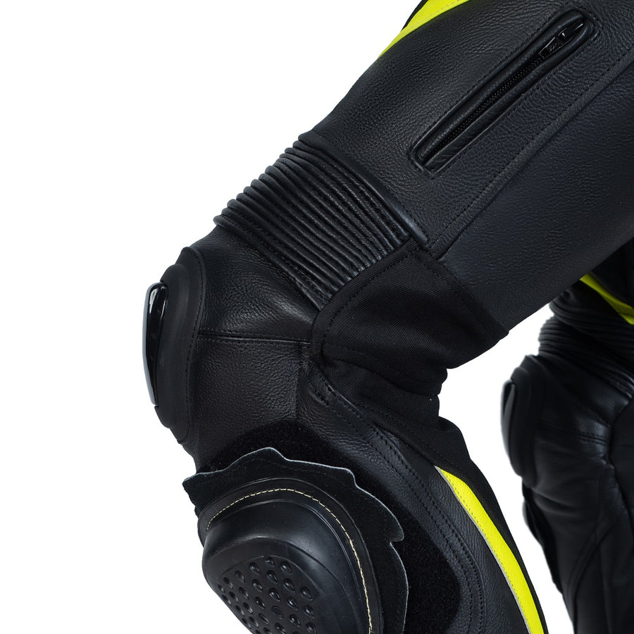 PANTALONI DE MOTOCICLETĂ DIN PIELE NEAGRĂ CU REFLEXIE LUMINOASĂ SCORPIO