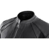 GEACĂ MOTO NEAGRĂ DE PIELE TRANSPORTER, piele naturala de vacă de calitate superioară, de 1,3 mm, cu câteva panouri perforate, două buzunare, piept și spate vătuite, dublură interioară detașabilă tip vestă, matlasată, rezistentă la apă, cu 2 buzunare interioare, protecții detașabile certificate CE la spate, coate și umeri 