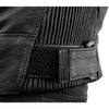 GEACĂ MOTO NEAGRĂ DE PIELE TRANSPORTER, piele naturala de vacă de calitate superioară, de 1,3 mm, cu câteva panouri perforate, două buzunare, piept și spate vătuite, dublură interioară detașabilă tip vestă, matlasată, rezistentă la apă, cu 2 buzunare interioare, protecții detașabile certificate CE la spate, coate și umeri 