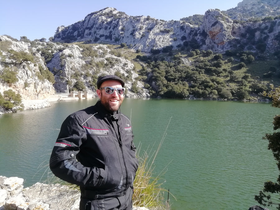 GEACĂ MOTO TEXTILĂ VLAD, IMPERMEABILĂ, protecții detașabile certificate CE la umeri, coate și spate, Țesătură poliester 600D foarte durabilă și rezistentă la abraziune, patru prize de aer cu fermoar